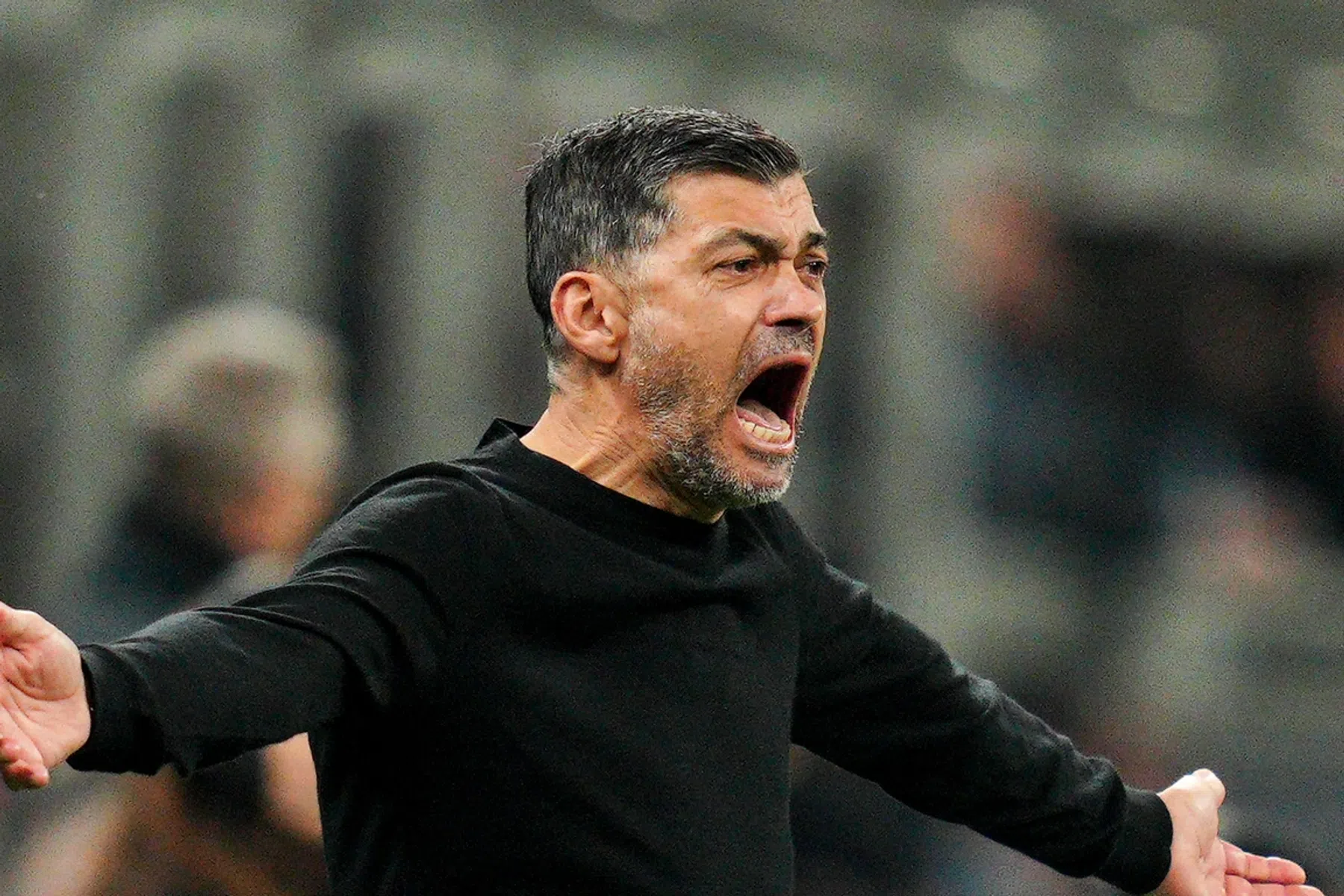 Stevige fanprotesten bij dolend AC Milan: 'Heb ik nog nooit meegemaakt'