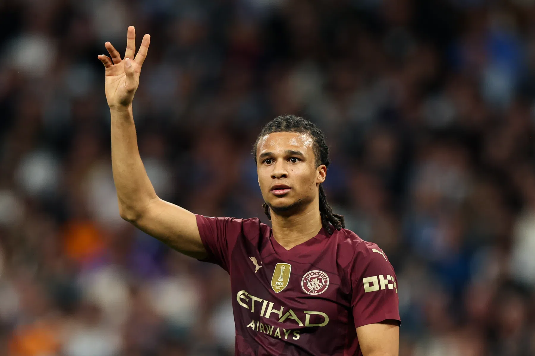 Aké geopereerd aan breuk: Oranje-international voorlopig uit de roulatie