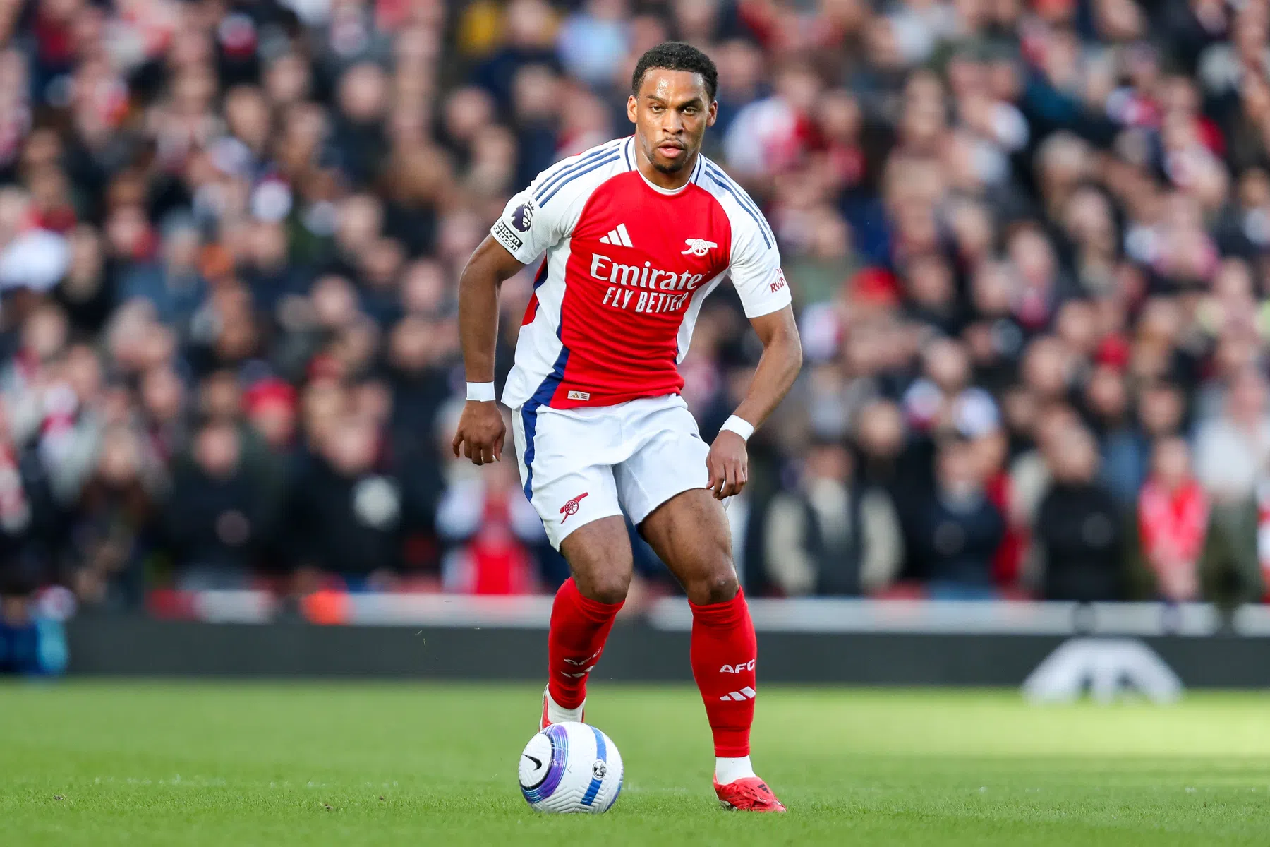 Timber troeft voetbalvriend Lang af en zet Arsenal op 0-1