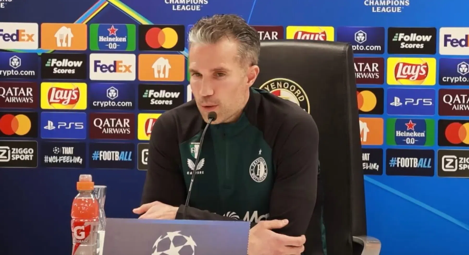 Van Persie kijkt uit naar weerzien met 'spons' De Vrij