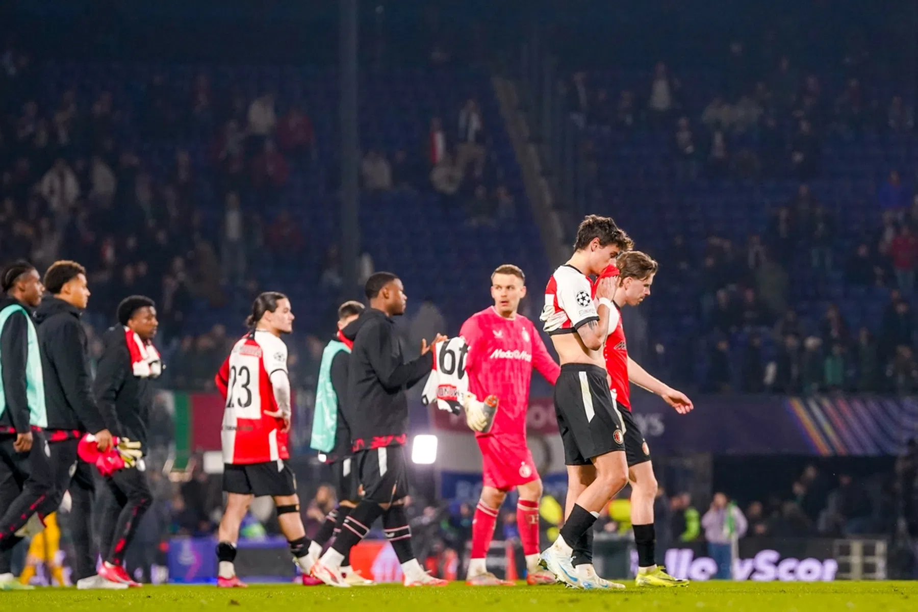 Van Hooijdonk ziet symbolische Feyenoorder: 'Dan is er geen beginnen aan'