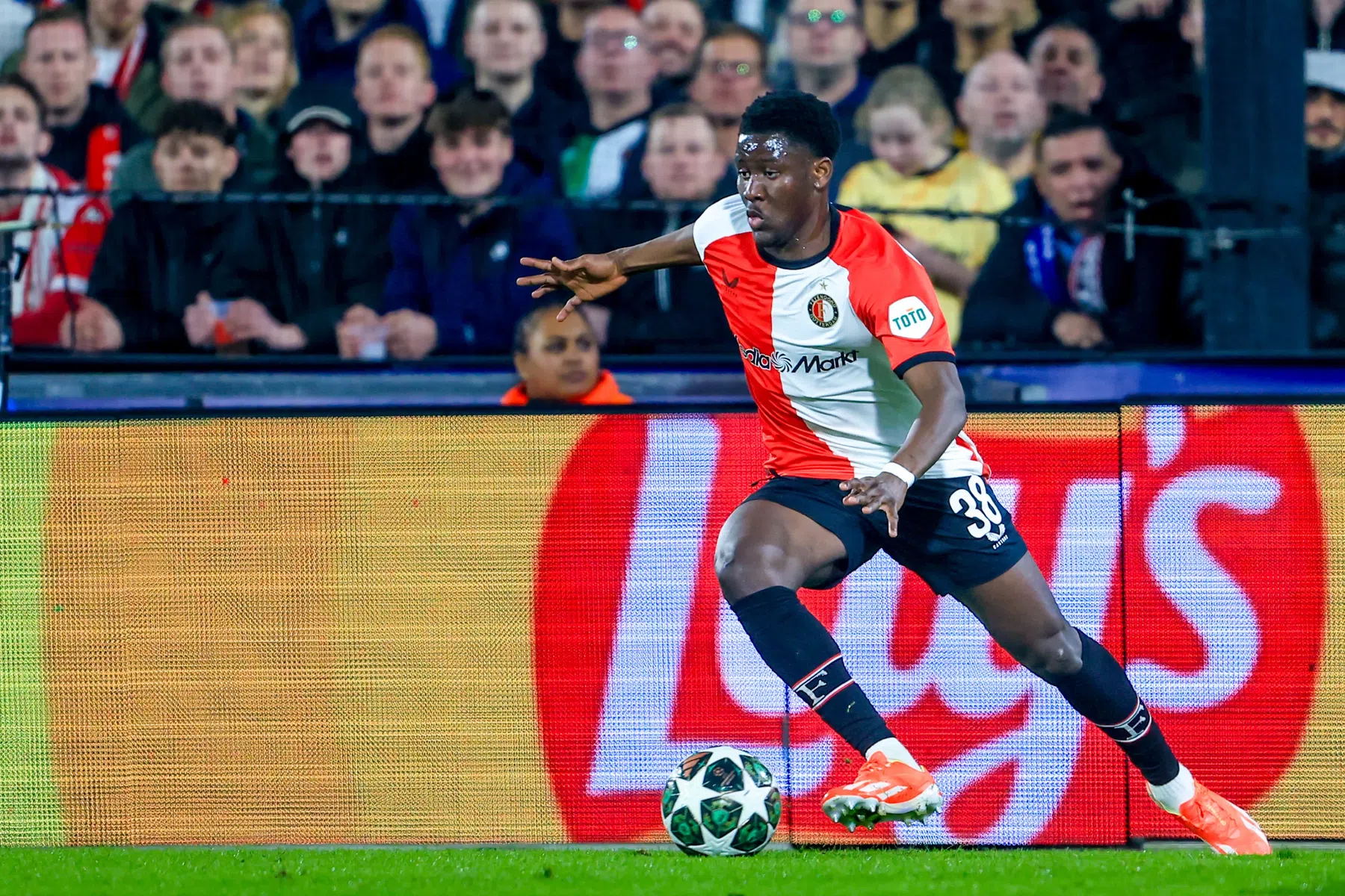 Feyenoord in cijfers: Osman zorgt voor gevaar, Ueda onzichtbaar