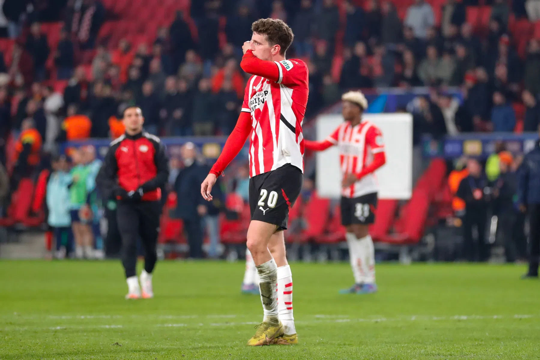 PSV na oorwassing: 'Dan gaan er maatregelen volgen'