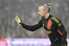 Thumbnail for article: Forse dreun voor Ajax: geëmotioneerde Pasveer valt geblesseerd uit