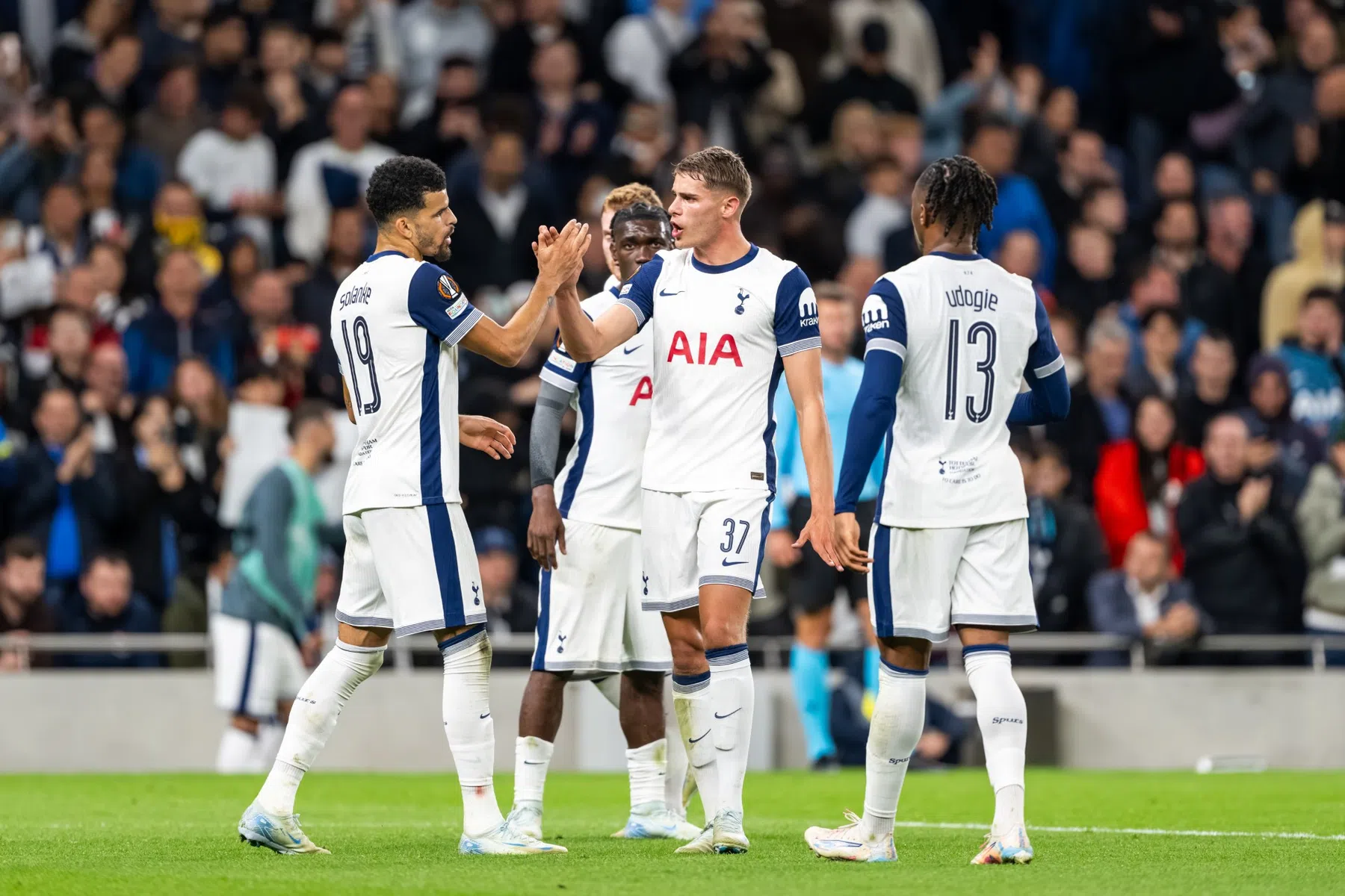 Vermoedelijke opstelling Spurs: Van de Ven en Solanke als wissel tegen AZ 