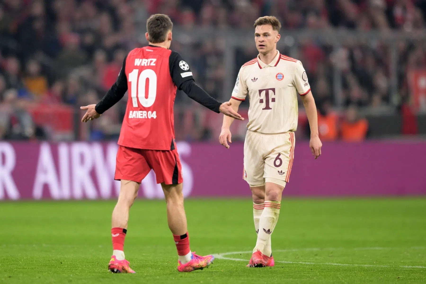 Kimmich laat zich uit over toekomst bij Bayern: 'Bal ligt niet bij mij' 