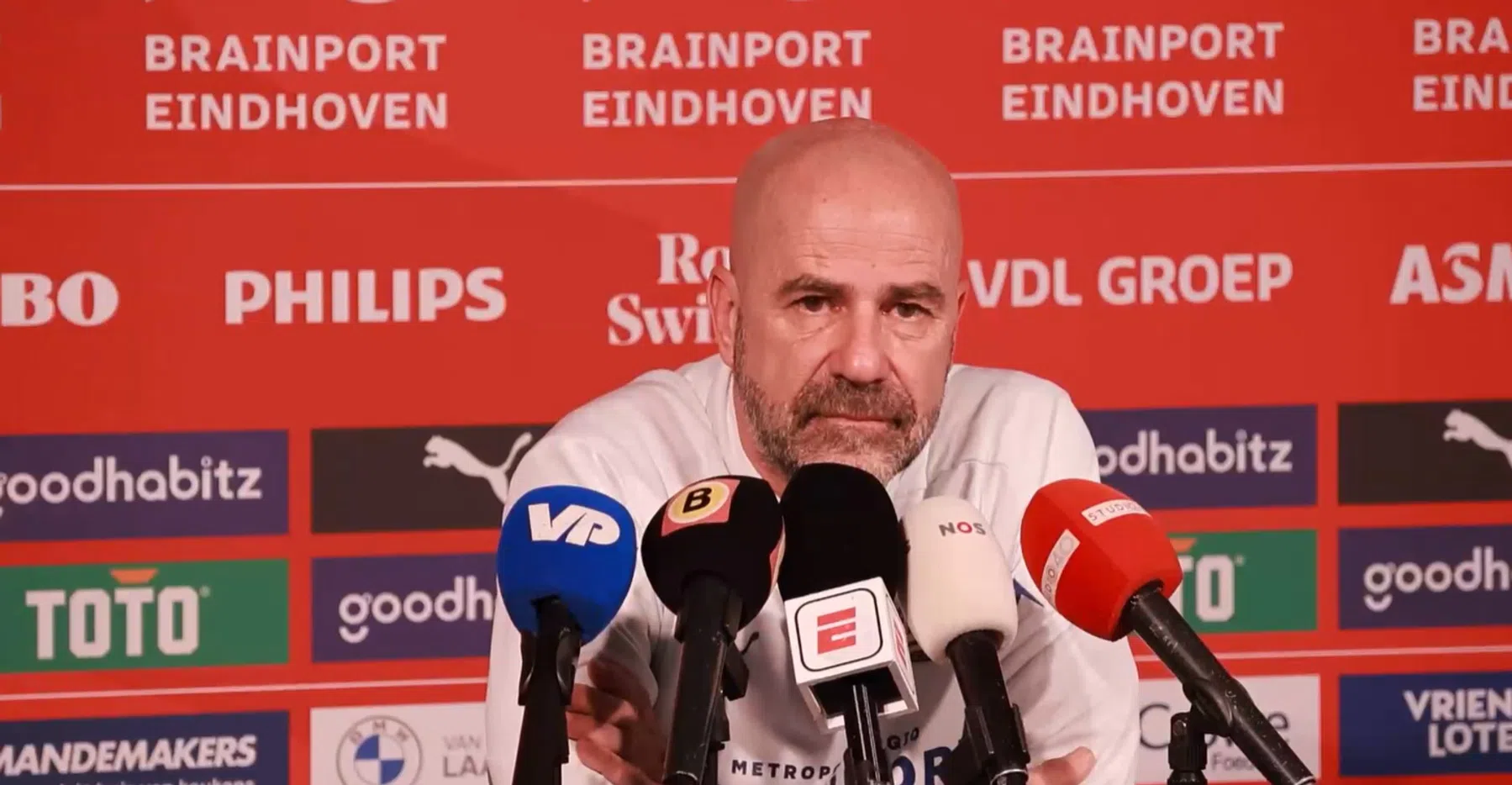 Bosz 'heel blij' voor herstelde Dest: 'Hoop dat hij er zaterdag weer bij is'