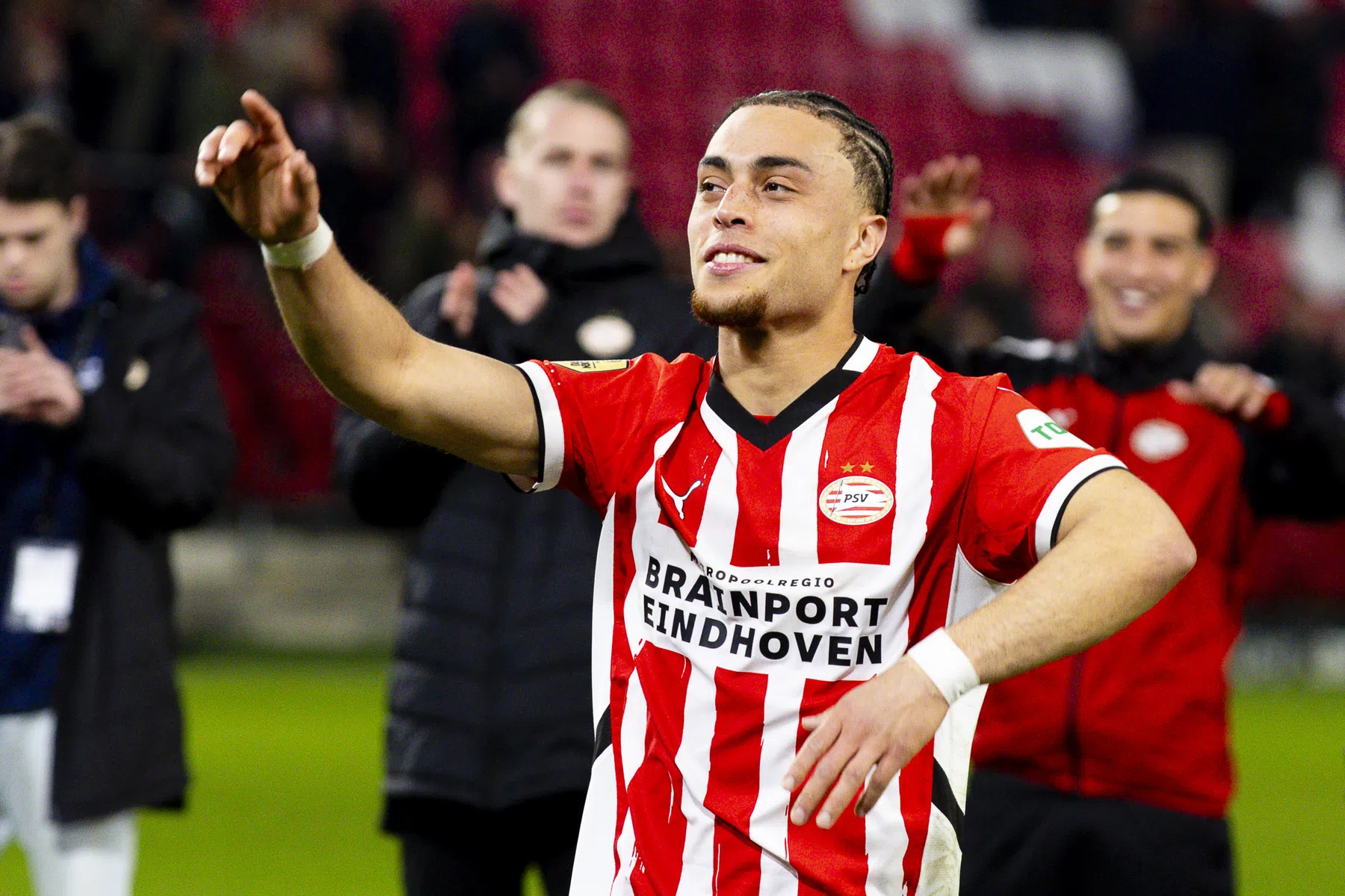 Dest straalt na comeback bij PSV: 'Amazing, ik ben weer een voetballer