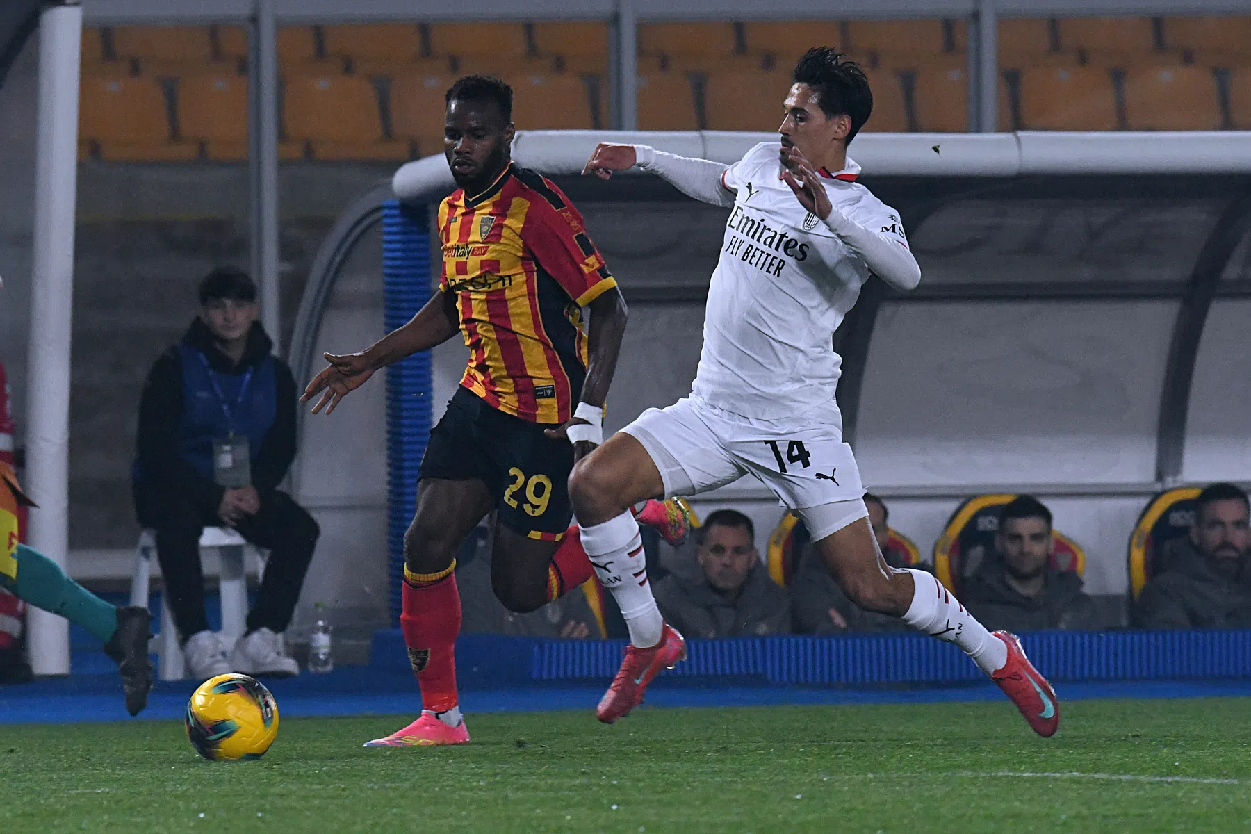 Milan wendt megacrisis af na heroïsche wederopstanding in Lecce