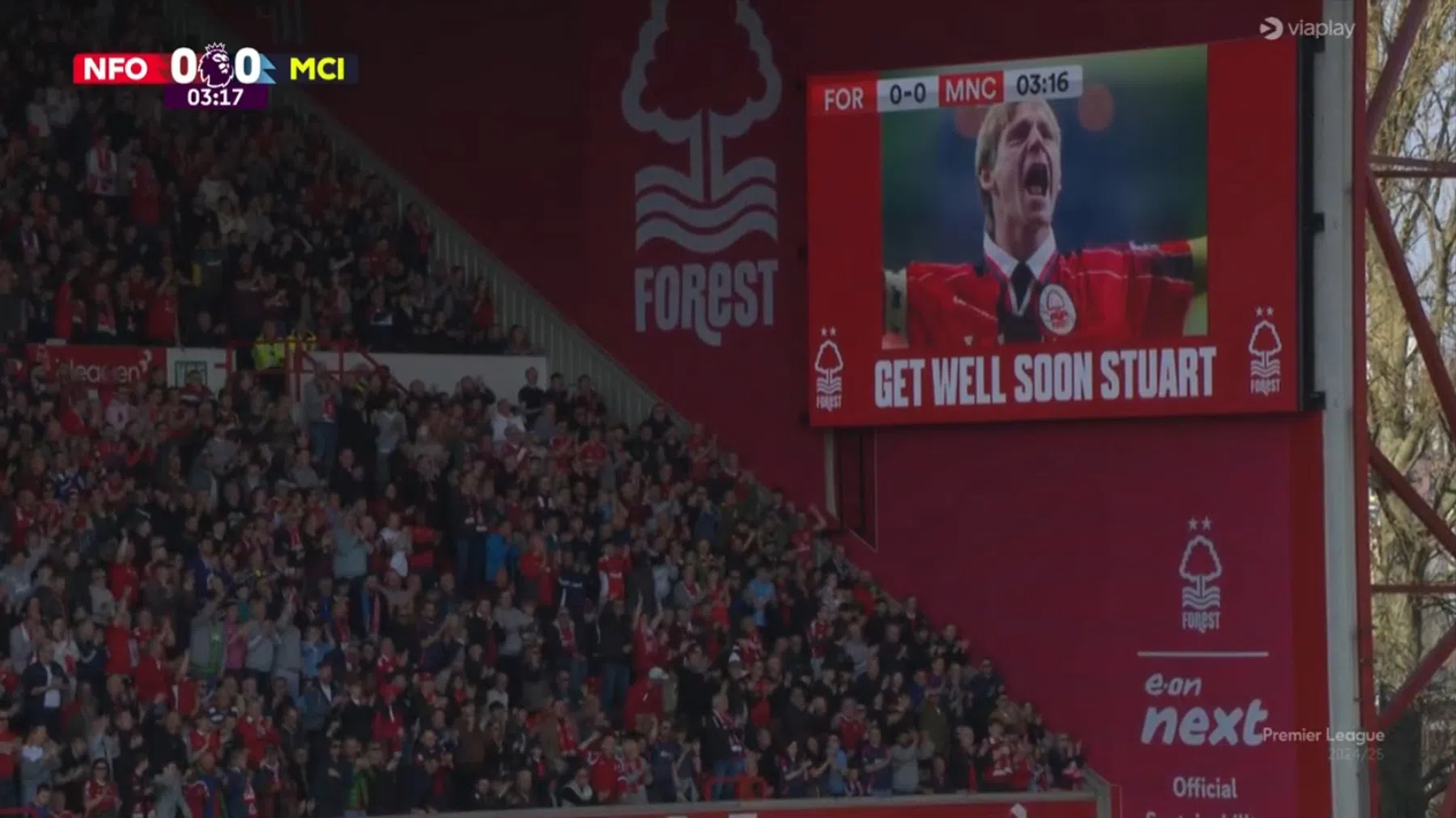 'Get well soon Stuart': Forest en City brengen eerbetoon aan Pearce