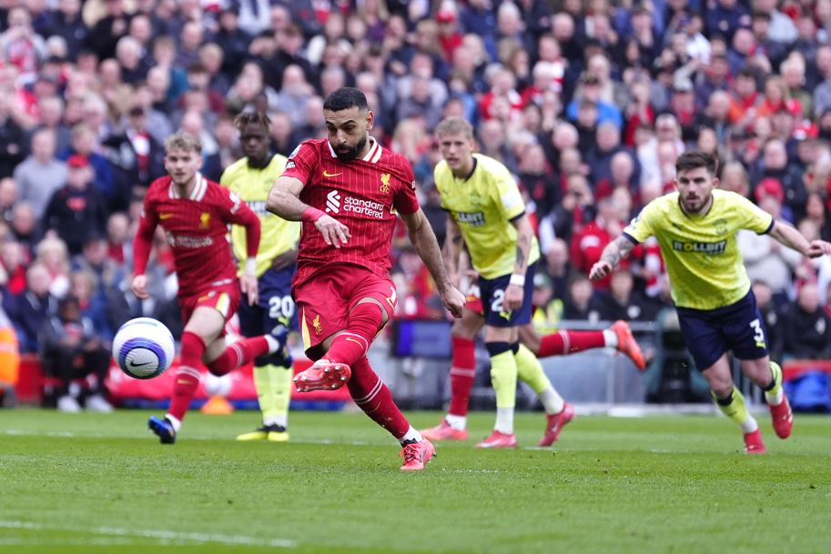 Liverpool zet na broodnodige ingreep Slot nieuwe stap naar landstitel