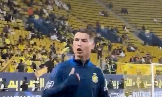 Ronaldo niet overtuigd van dubbelganger: 'Je bent heel lelijk!'