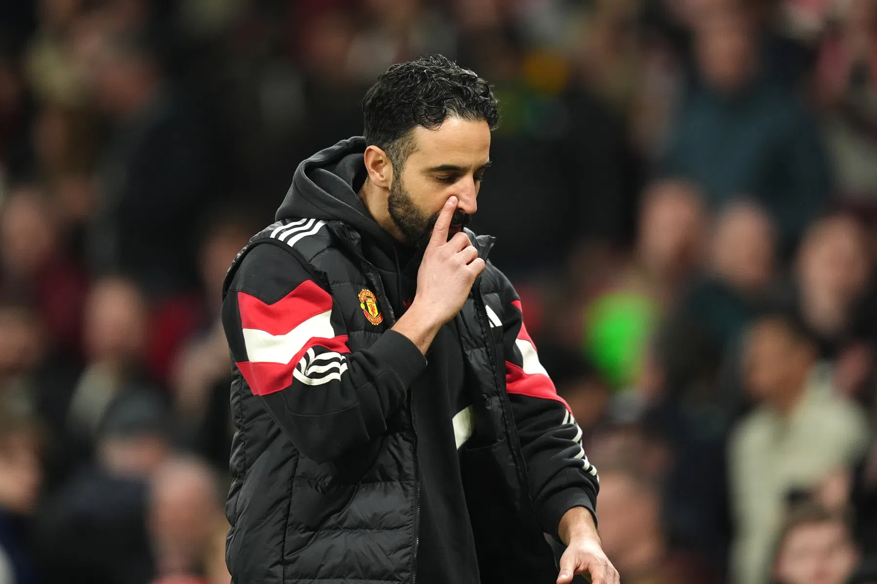 Neville ziet Amorim belofte maken: 'Hij kan helemaal niets inbrengen'