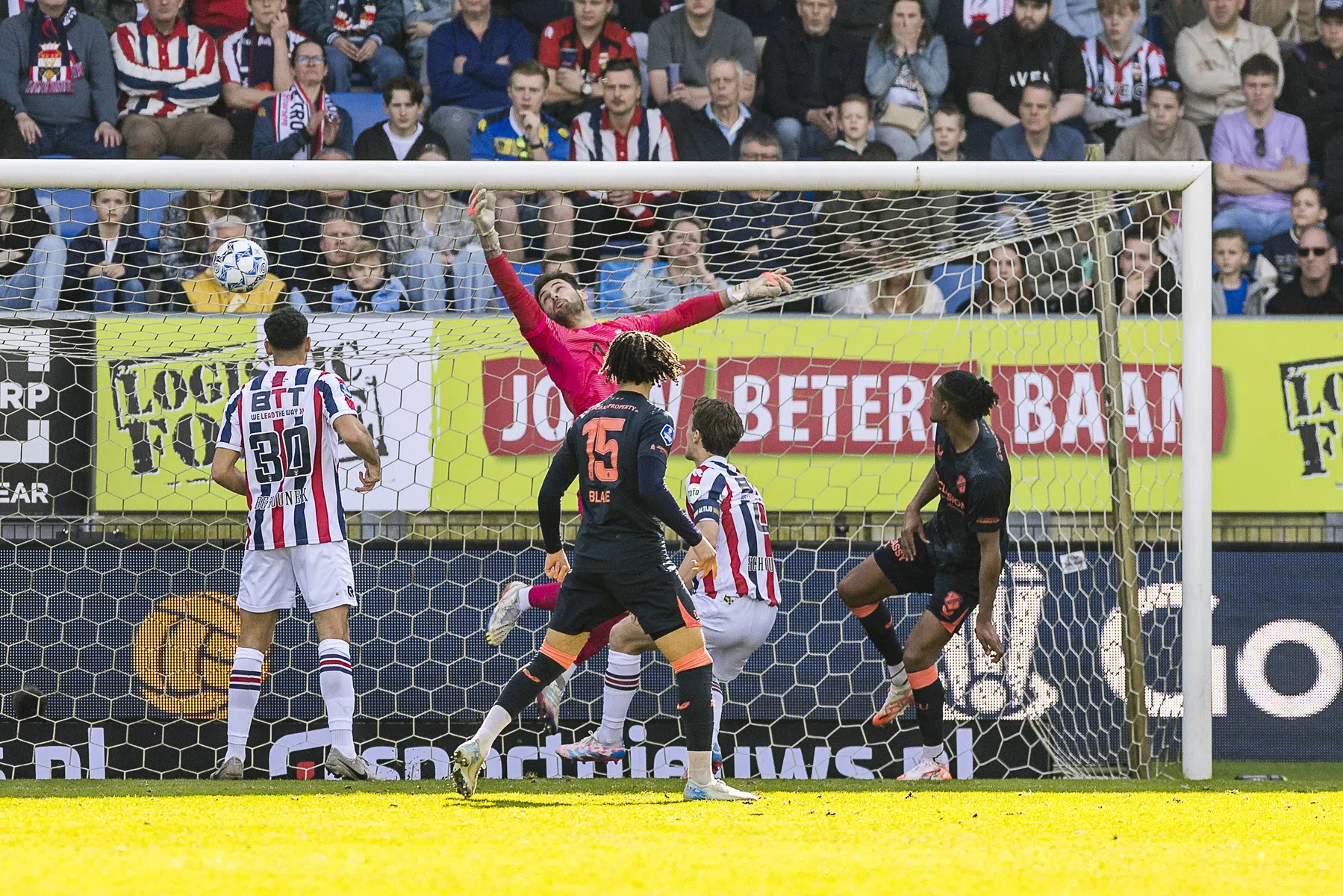 Jans kritisch na eerste Eredivisie-goal Haller: 'Had een héél matige trainingsweek'