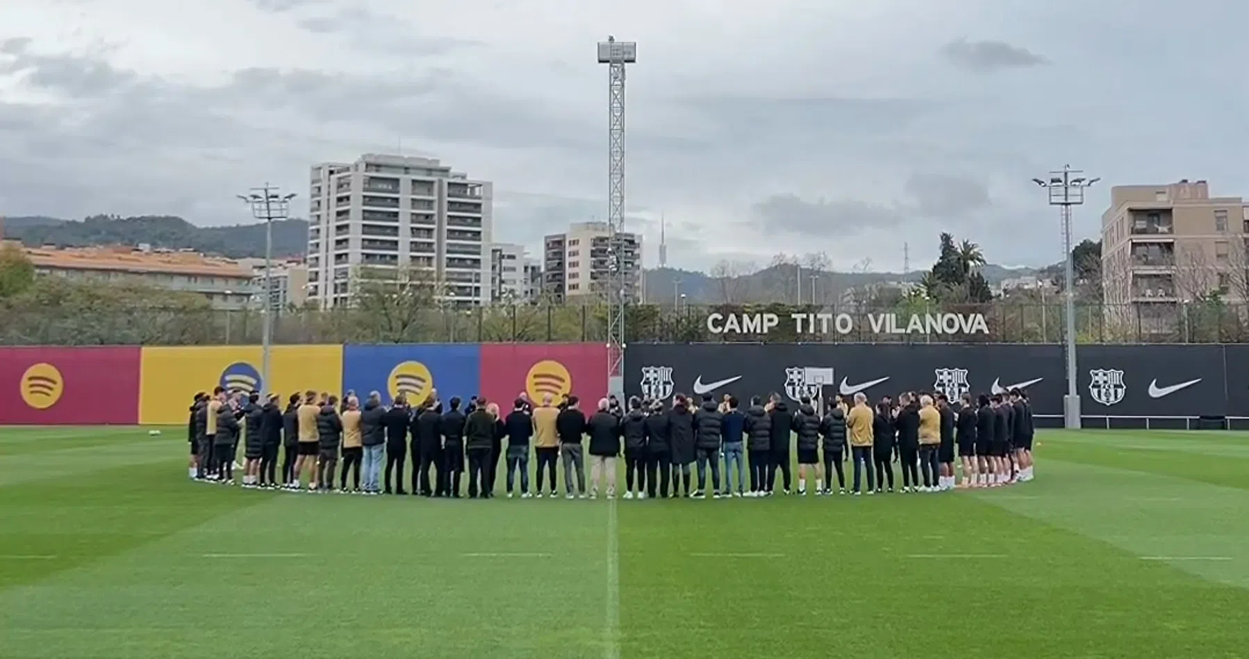 Overlijden van teamarts Barcelona slaat in als een bom: 'Er is heel veel verdriet'