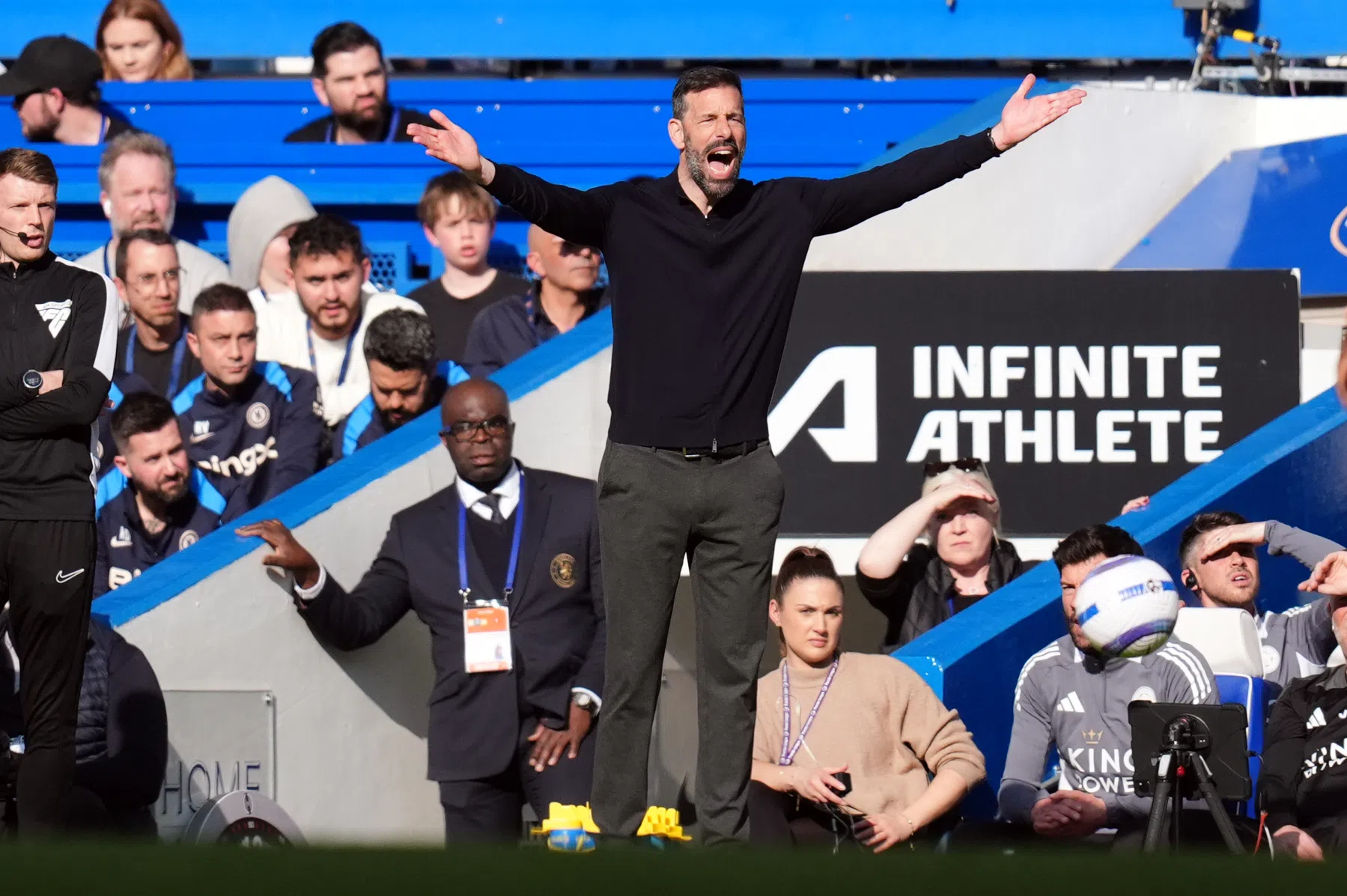 Van Nistelrooij heeft niets aan misser Palmer, fraaie no-look assist Kluivert