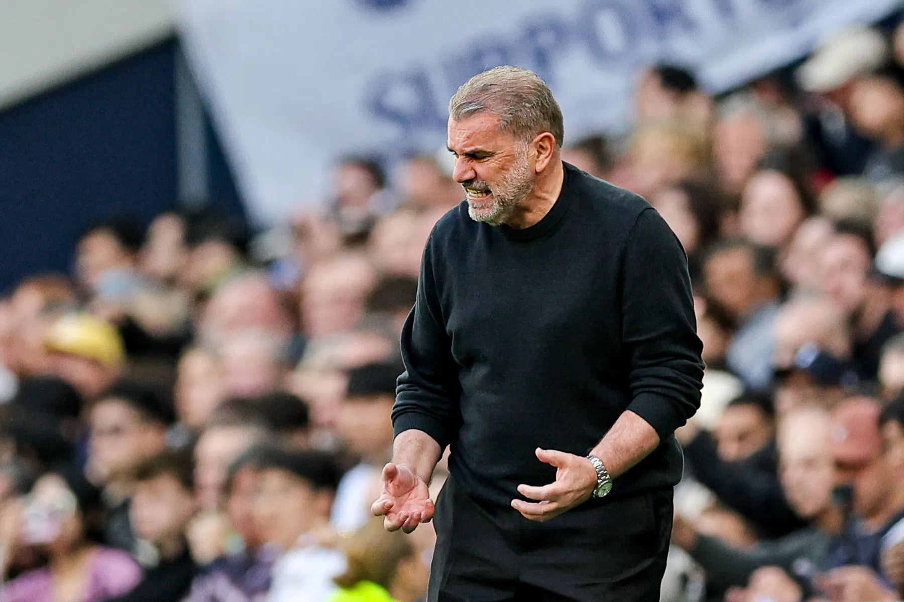 Postecoglou roept Spurs-fans op om voorbeeld te nemen aan AZ-aanhang