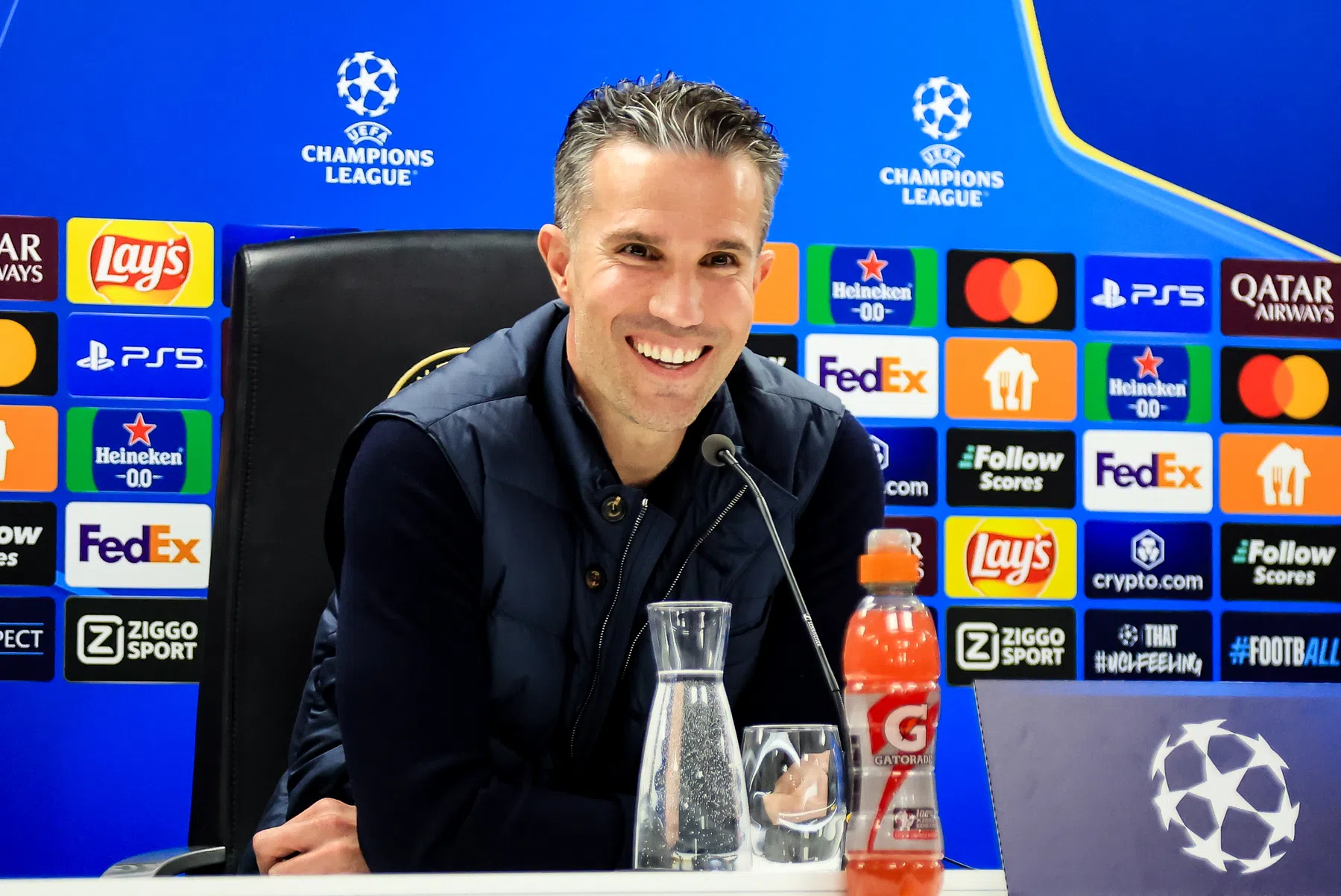 Van Persie vol vertrouwen: 'Ik heb wel gekkere dingen gezien'