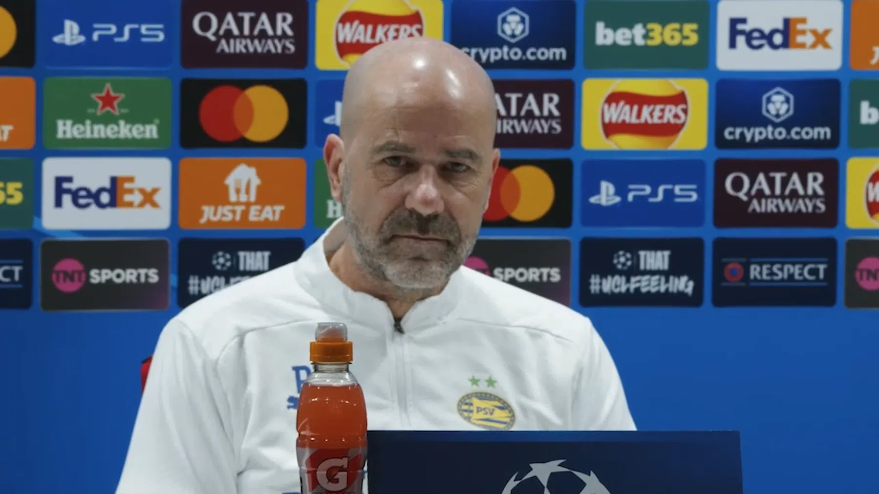 Bosz juicht gebaar directie aan PSV-fans toe: 'Dan betaal ik mee'
