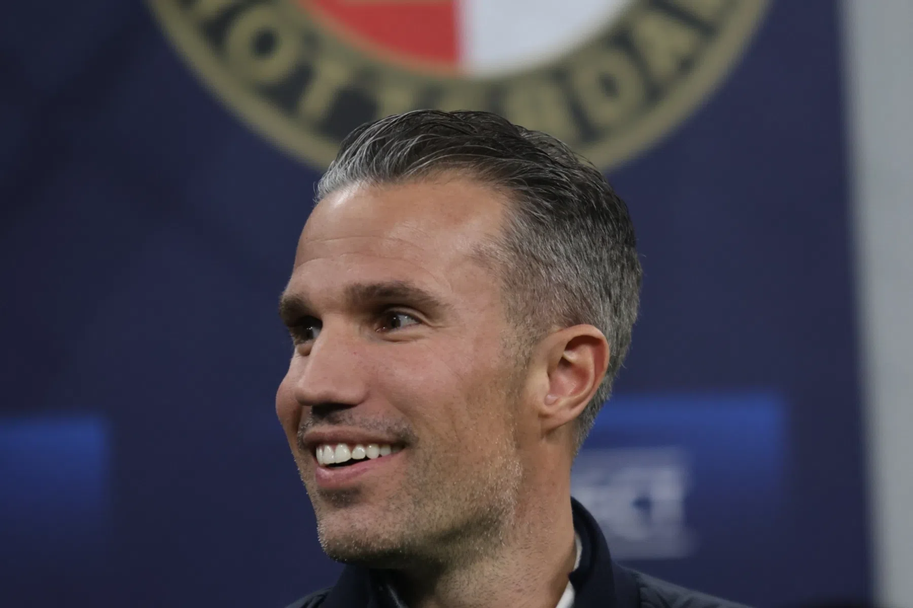 Van Persie berust in uitschakeling Feyenoord en looft debutant