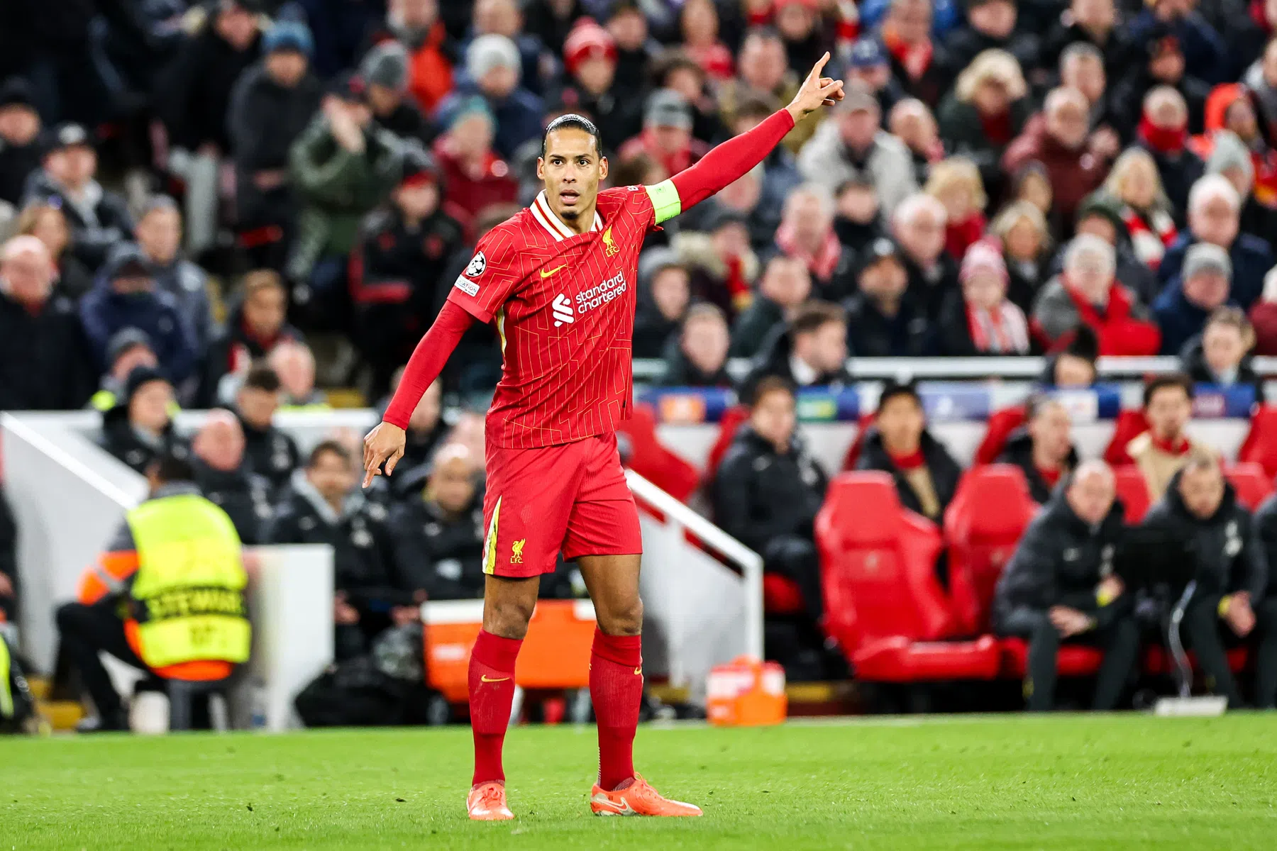 Van Dijk laat Liverpool nog altijd in ongewisse over contract: 'Ik heb geen idee'
