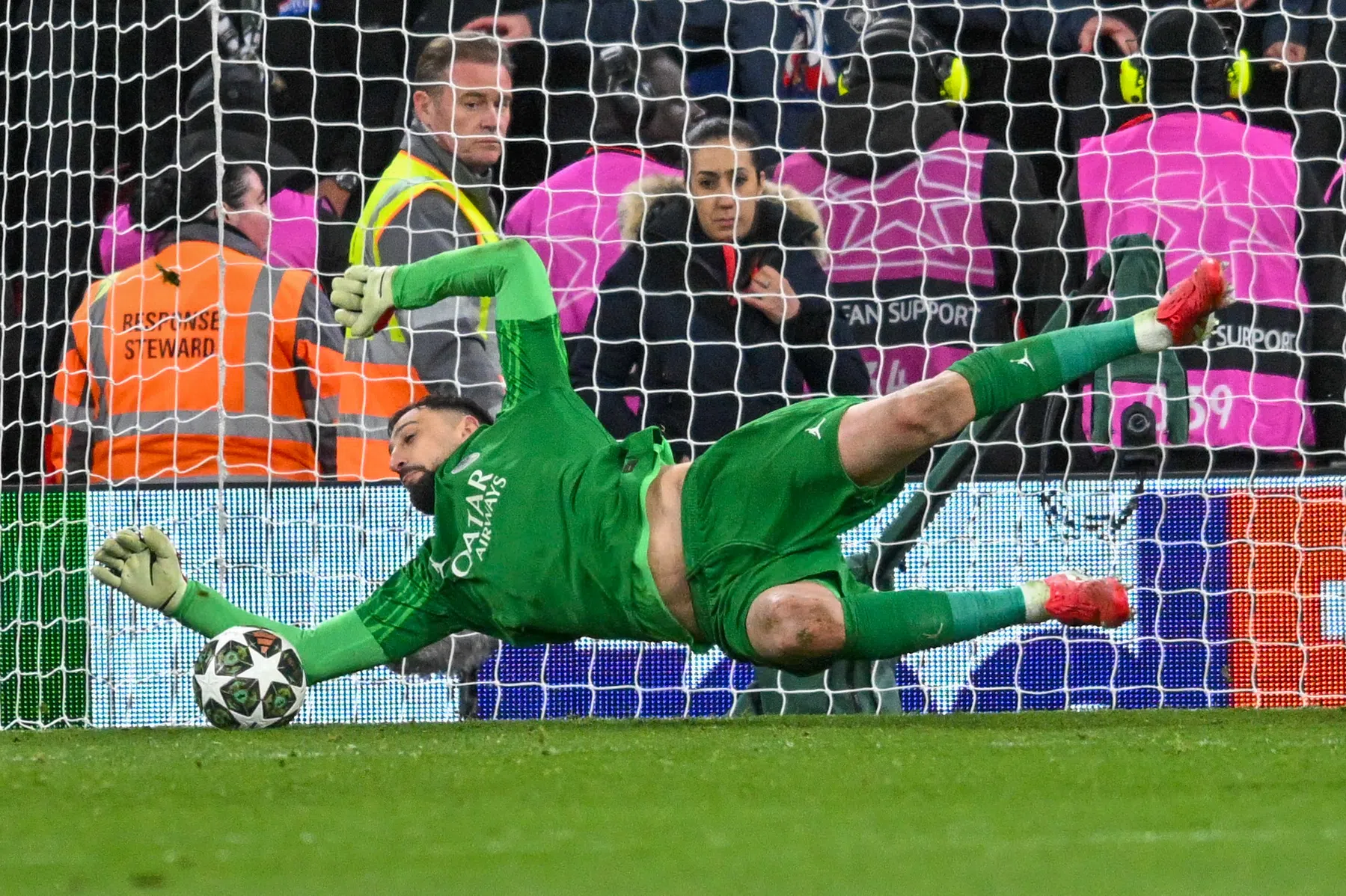 Donnarumma breekt record en bezocht kleedkamer vóór heldendaad op Anfield