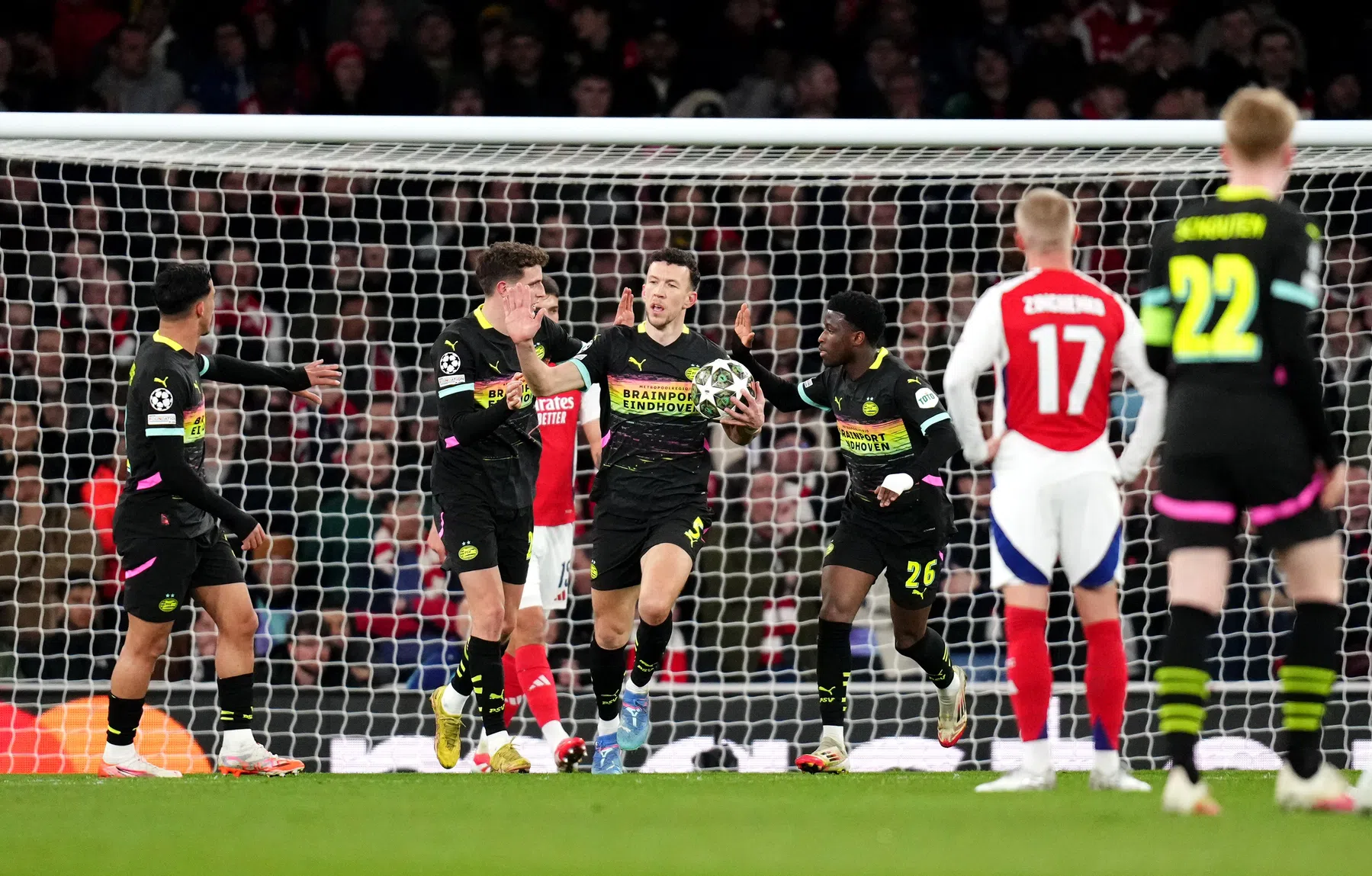 PSV neemt met gelijkspel tegen Arsenal afscheid van de Champions League