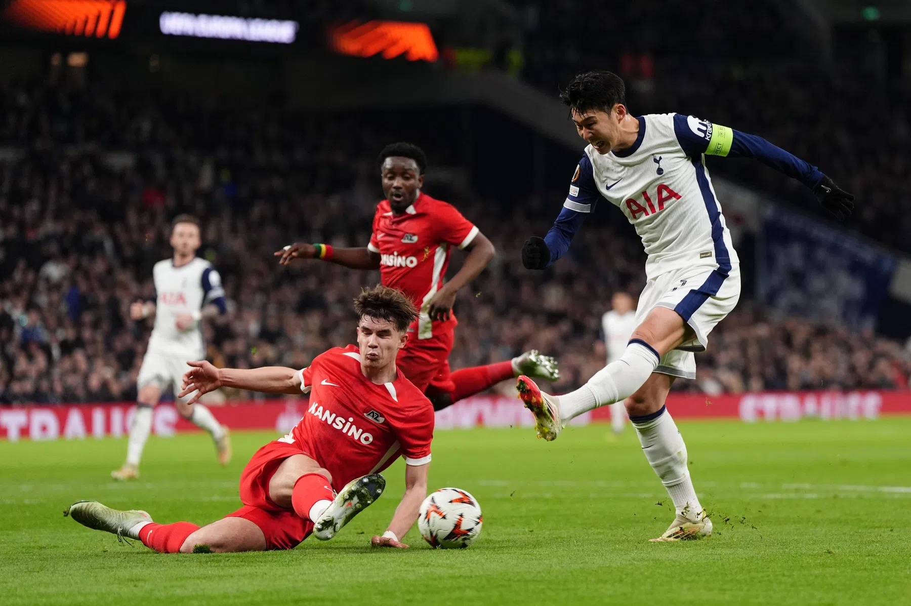Engelse pers ziet AZ Tottenham de stuipen op het lijf jagen
