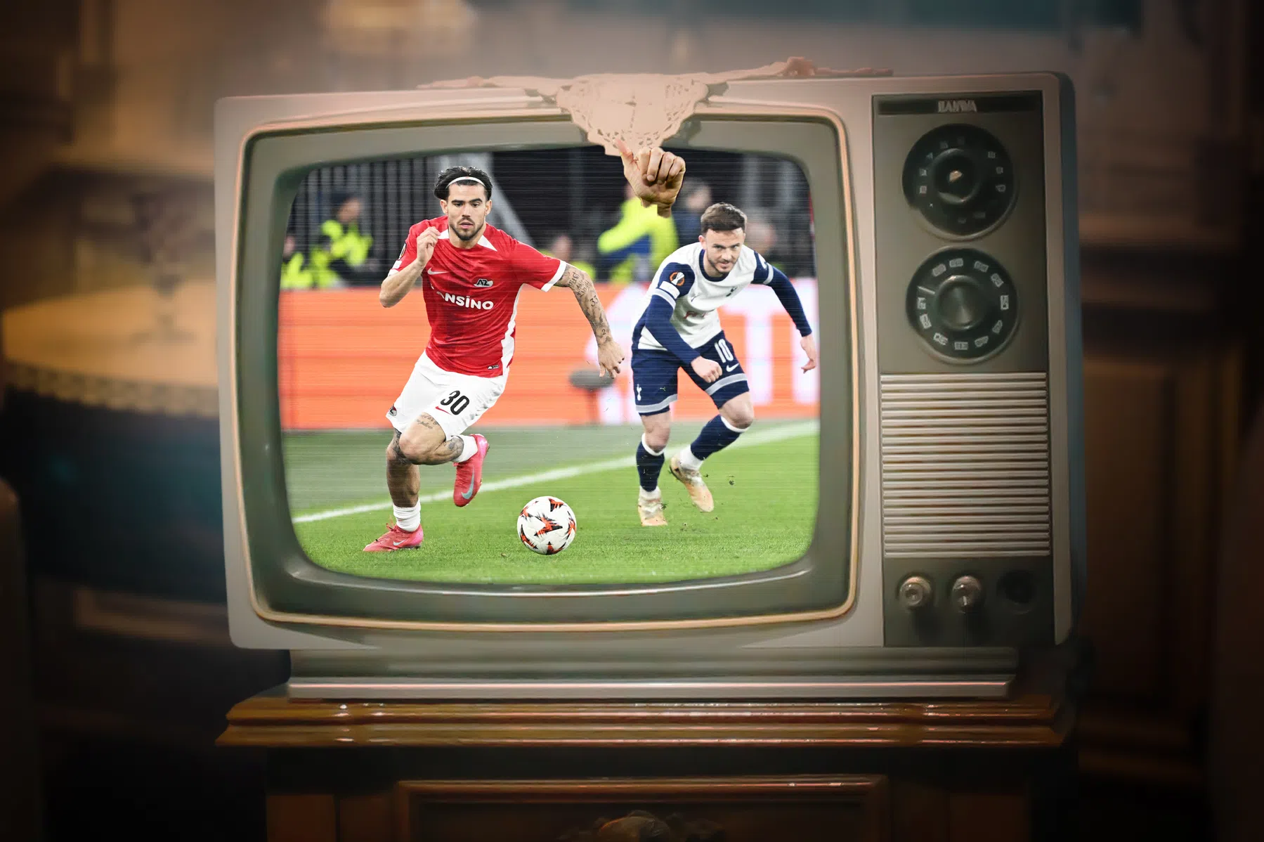 Voetbal op tv: kijk op deze kanalen naar EL-duels Ajax en AZ