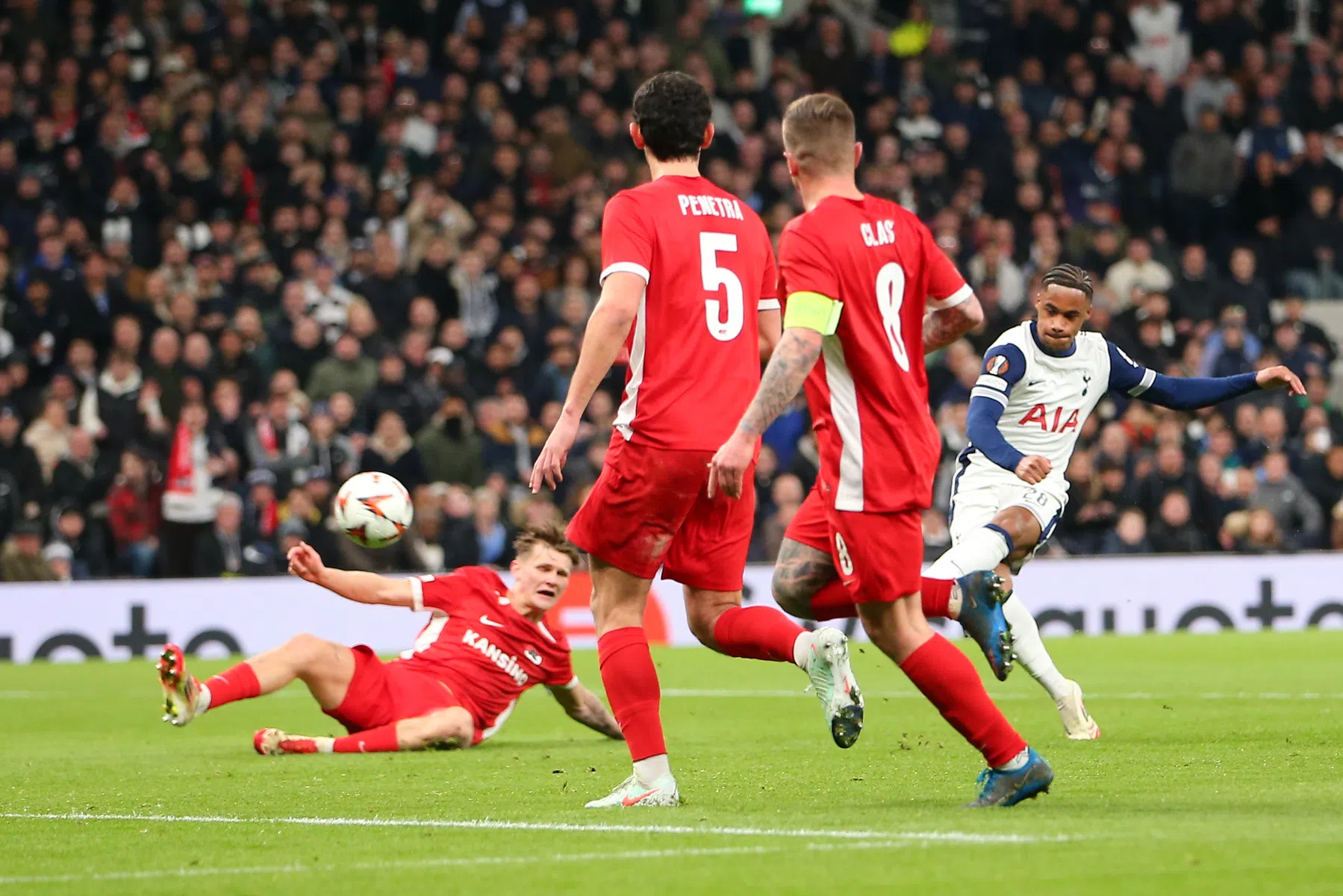 Nederlandse exodus compleet door uitschakeling AZ tegen Spurs