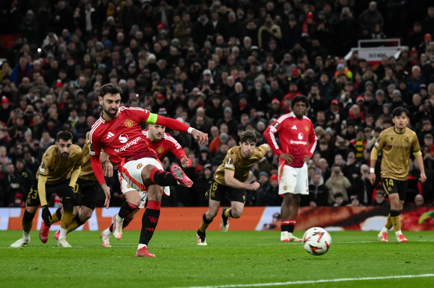 Man Utd mag in rampjaar nog altijd dromen, Rangers door na thriller