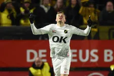 Thumbnail for article: Hoe Sydney van Hooijdonk na preek van vader Pierre 678 dagen frustratie verloor