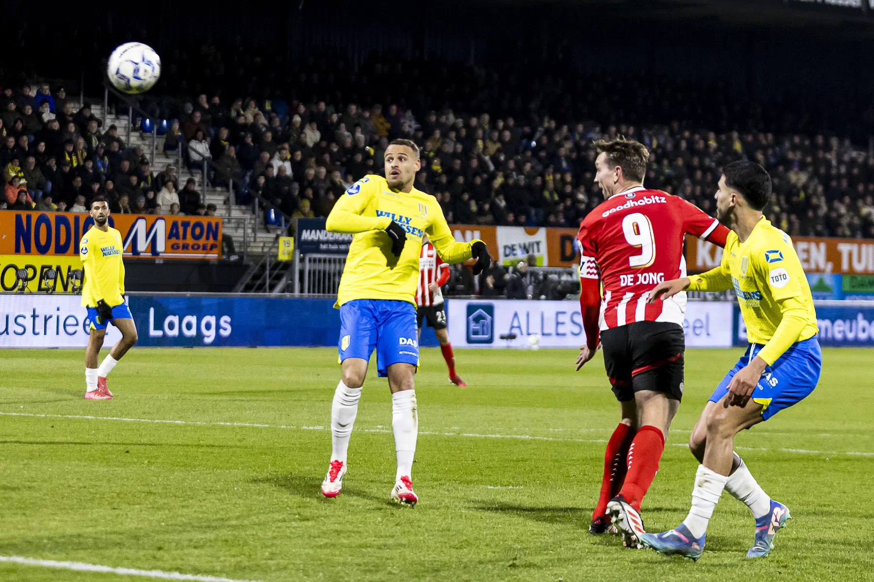 Oppermachtig PSV is met drie doelpunten nog genadig voor RKC