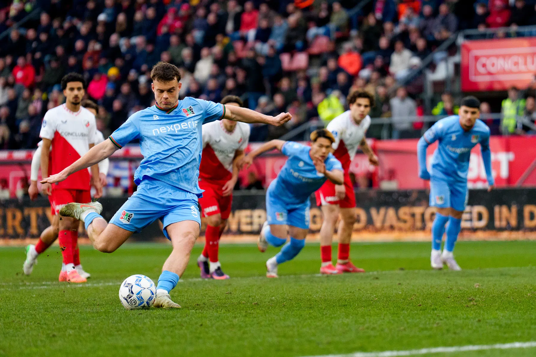 NEC verrast in Galgenwaard: FC Utrecht gooit derde plaats te grabbel