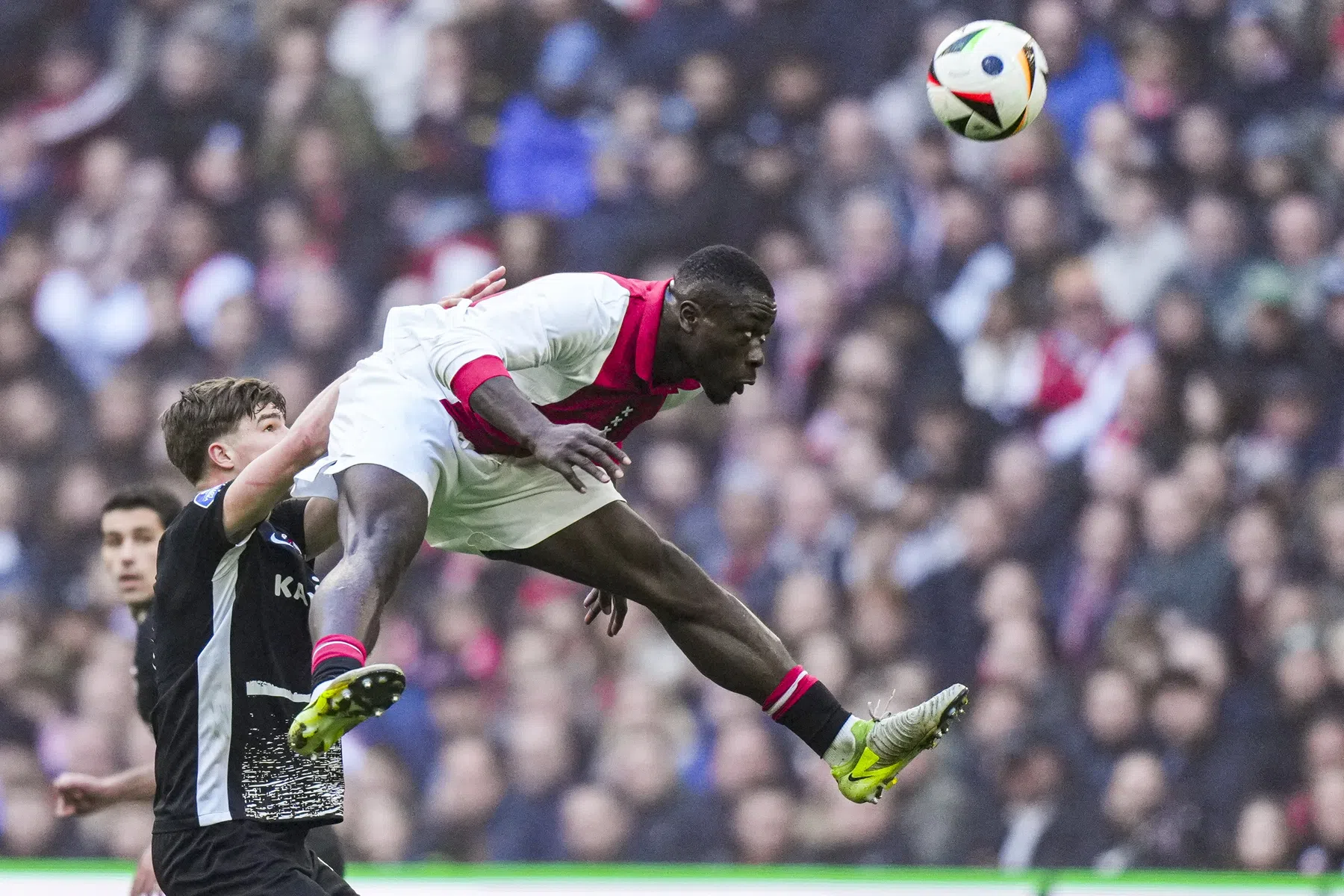 Ajax - AZ boeit niet: 'Gaat wel heel veel over Brobbey en Goes'