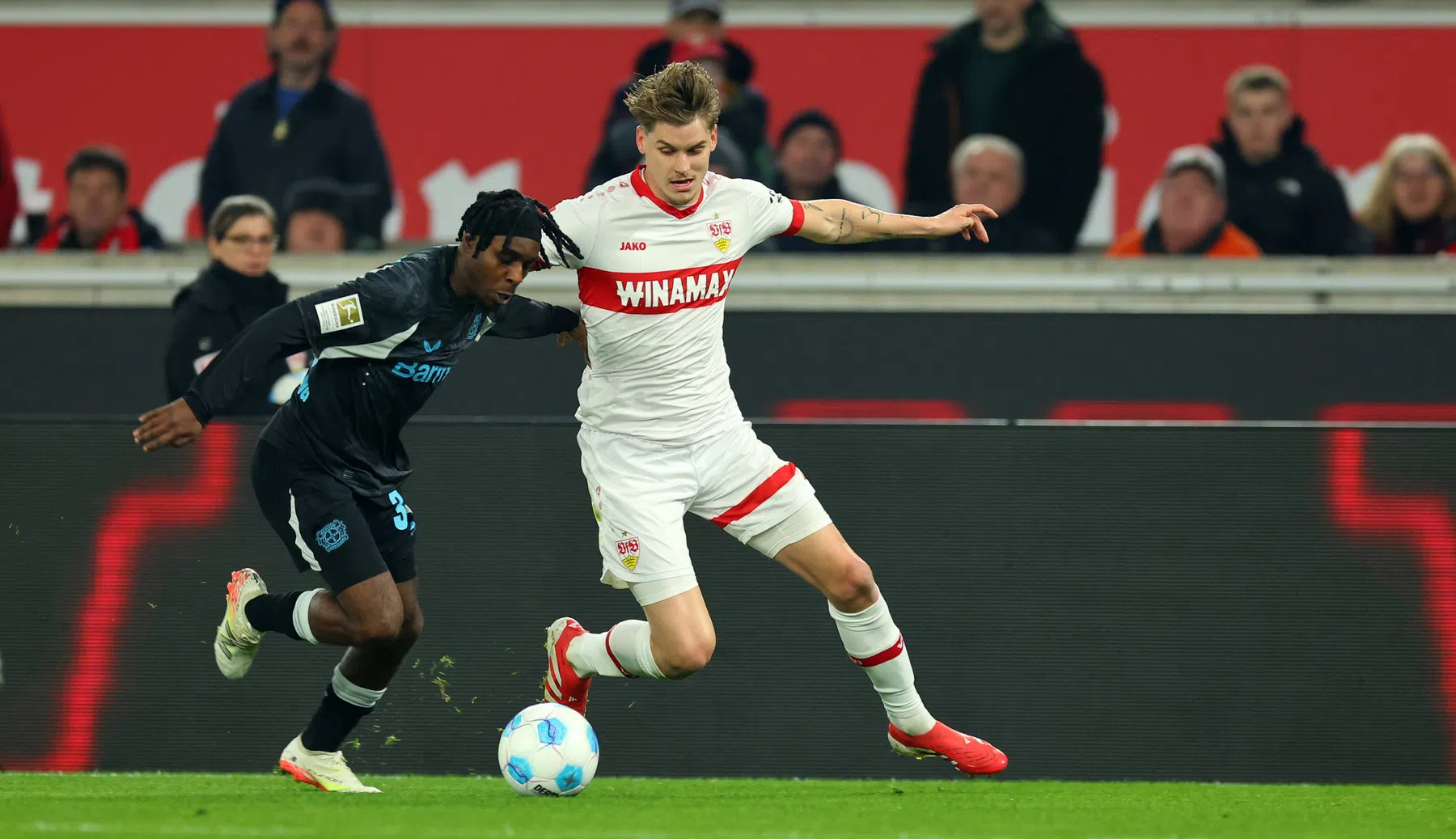 Ouderwets Leverkusen: uitblinker Frimpong leidt sensationele comeback in
