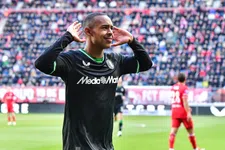 Thumbnail for article: Feyenoord overdondert FC Twente: bekijk hier de heerlijke knal van Paixão