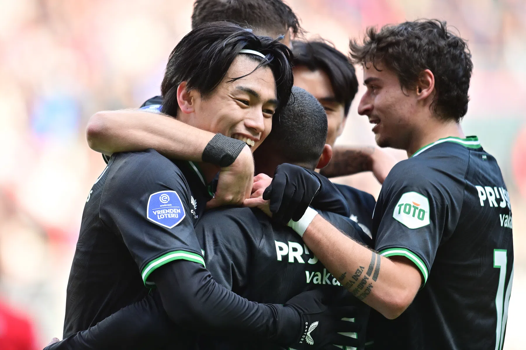 Feyenoord vernedert Twente aan de hand van uitblinkers Paixão en Read