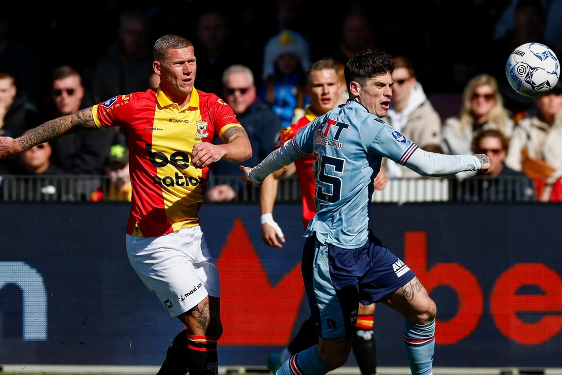 Go Ahead Eagles slaat in slotfase toe in wedstrijd van de afgekeurde doelpunten