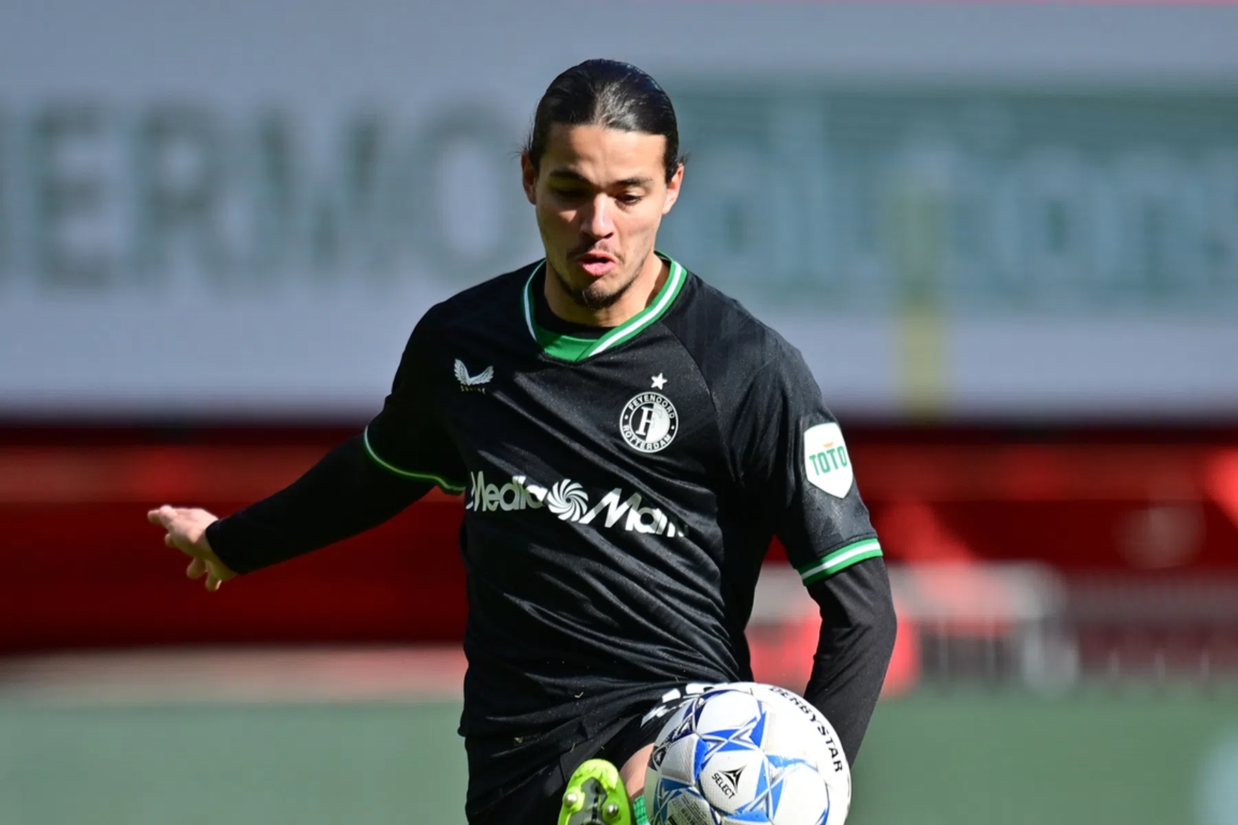 Feyenoorder Hadj-Moussa meldt zich af bij bondscoach Algerije