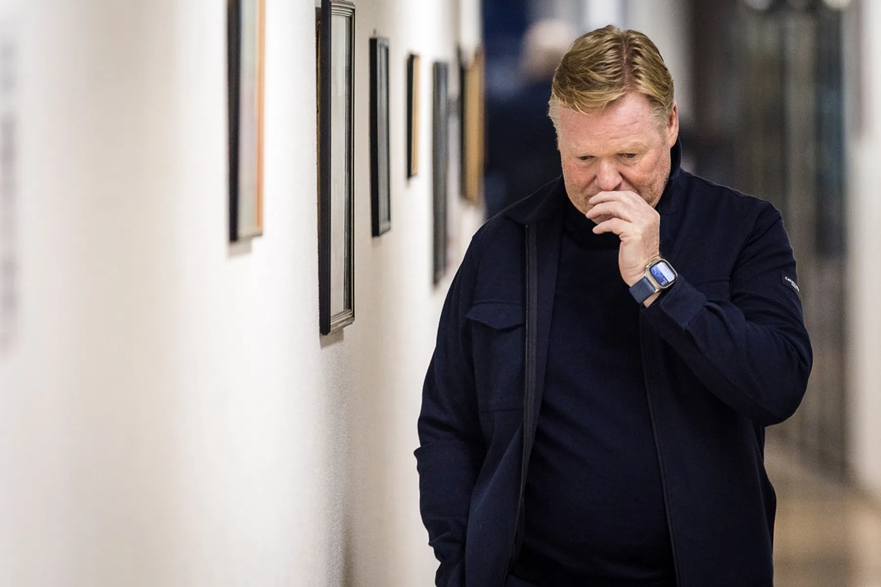 Koeman liet Van de Ven bewust thuis en gaat in op De Jong: 'Hangt in de lucht'
