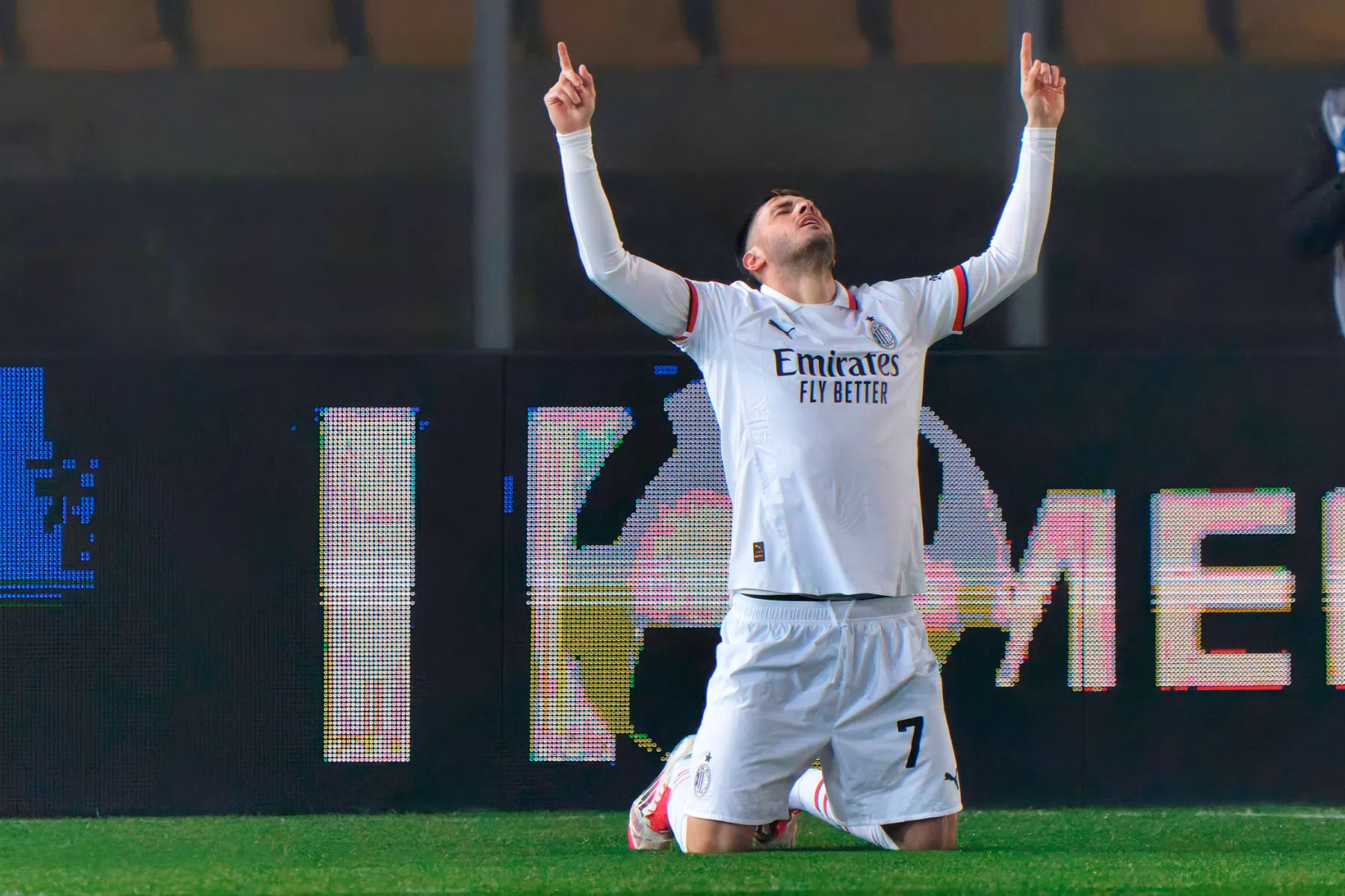 Gimenez leeft zijn droom bij AC Milan: 'De club is gigantisch'