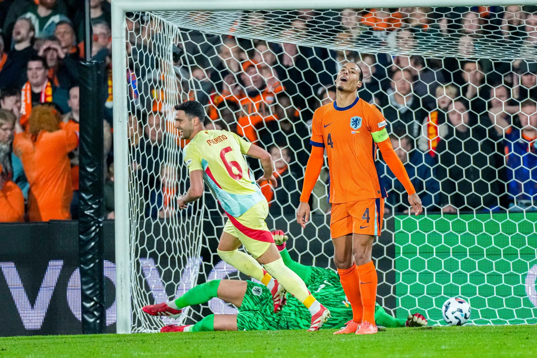 Fris Oranje geeft in blessuretijd zege uit handen tegen Spanje