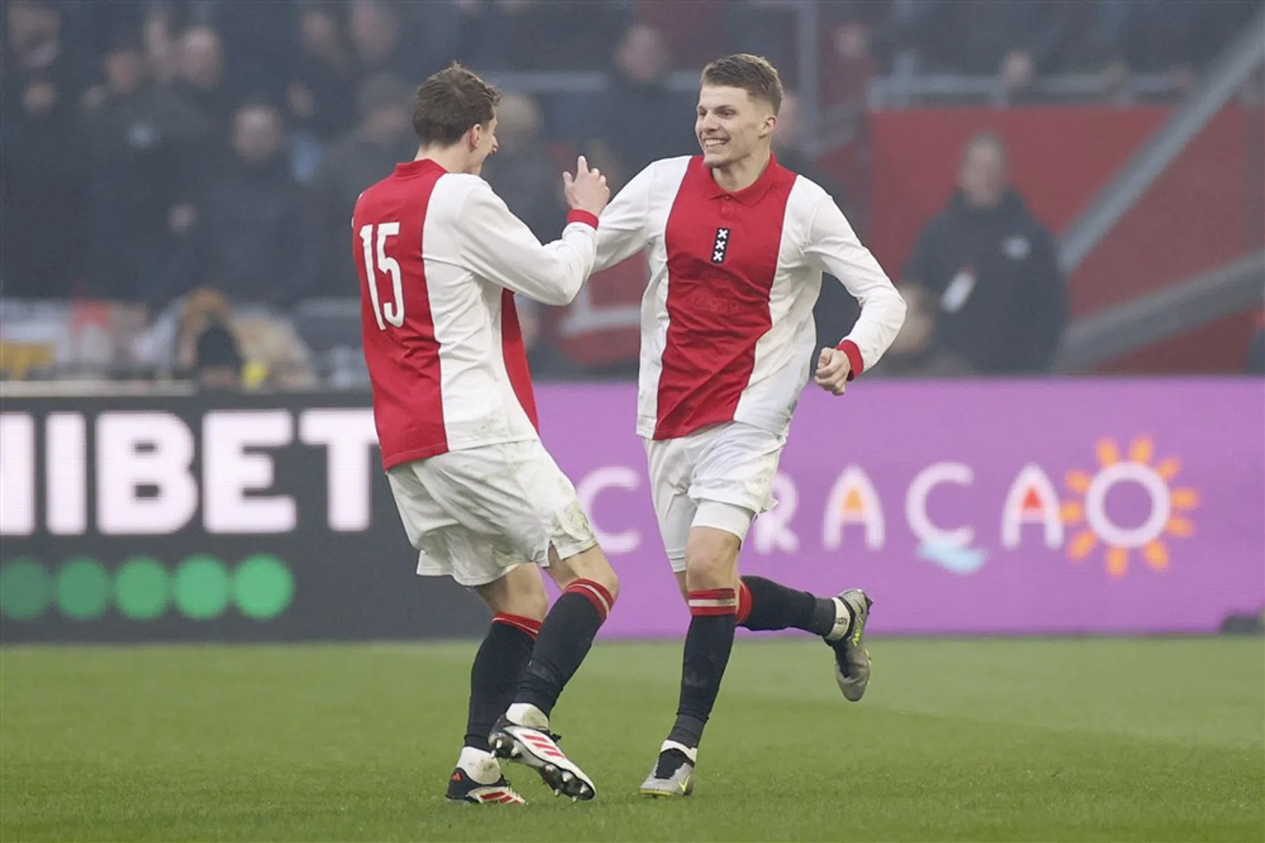 Pak Schaal Podcast Extra: wie moet rechtsback staan bij Ajax tegen PSV?