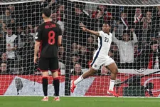 Thumbnail for article: Debutant Lewis-Skelly schiet Rashford uit de boeken