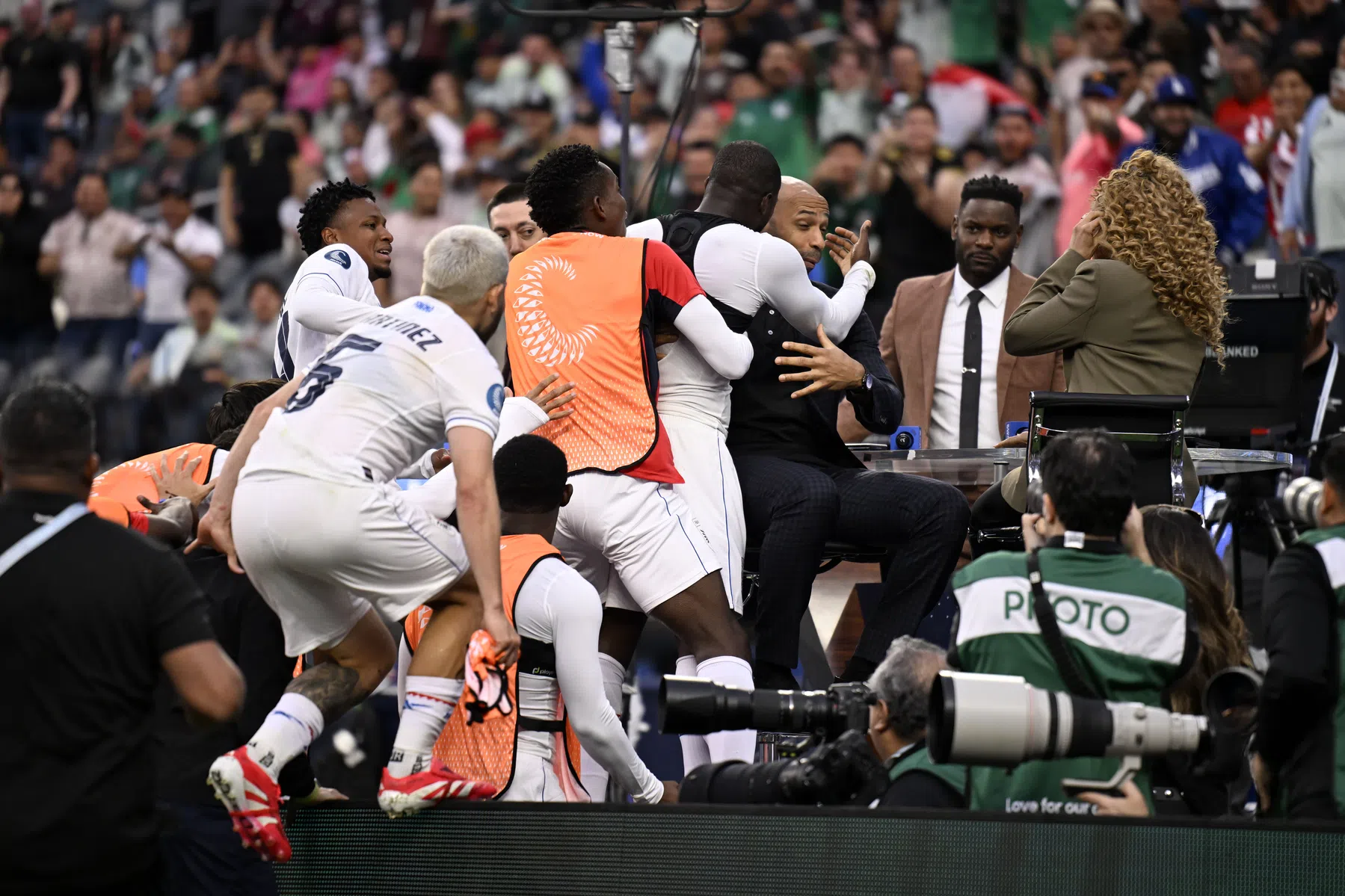 Henry schrok toen matchwinner op hem afkwam: 'Godzijdank spreek ik Spaans'