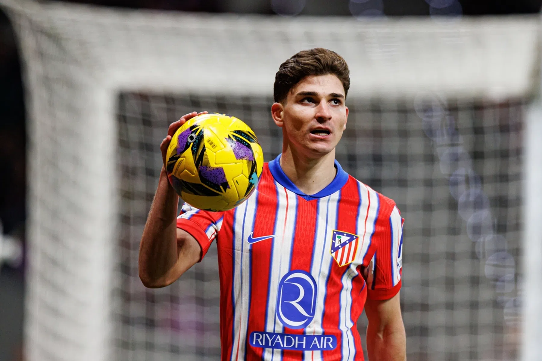 Álvarez kritisch op FIFA-regels: 'Heb de beelden duizend keer gezien'