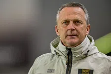 Thumbnail for article: KNVB deelt extra straf uit aan Van den Brom na 'schadelijk' interview
