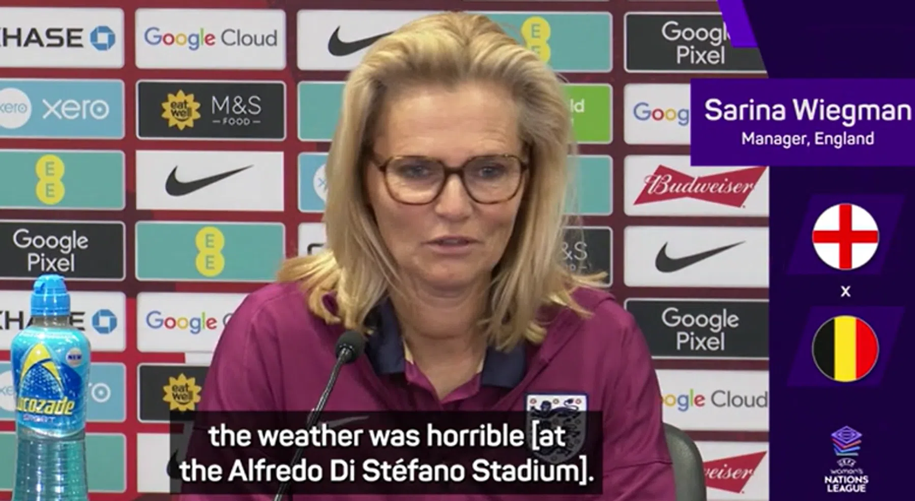 Wiegman hekelt 'slechte' en 'gevaarlijke' velden in vrouwenvoetbal