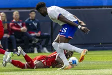 Thumbnail for article: Bayern-ster Davies loopt zware knieblessure op in troostfinale Nations League